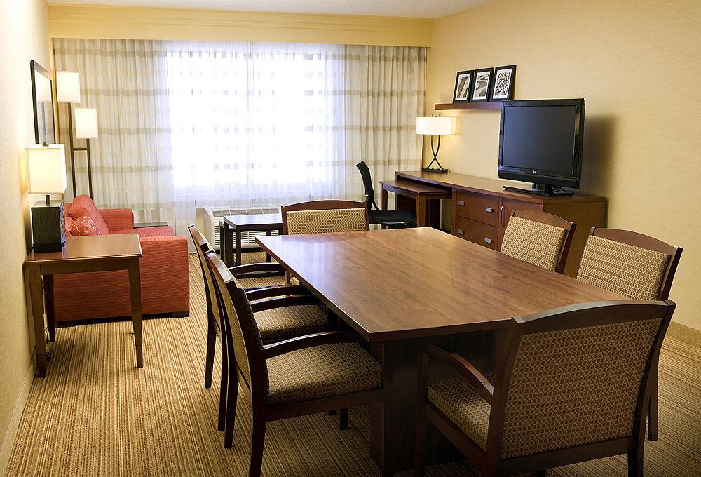 Courtyard By Marriott Denver Airport Eksteriør billede
